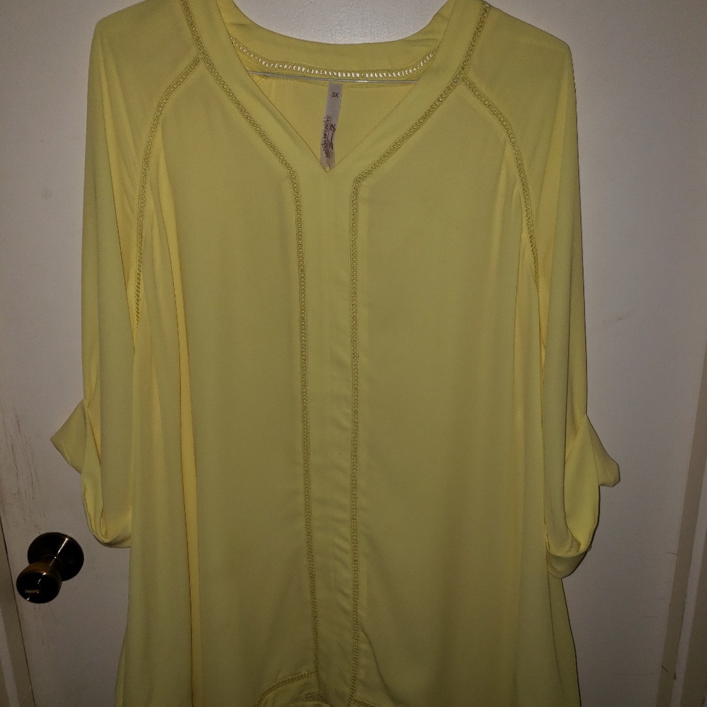 3X yellow shark bite blouse